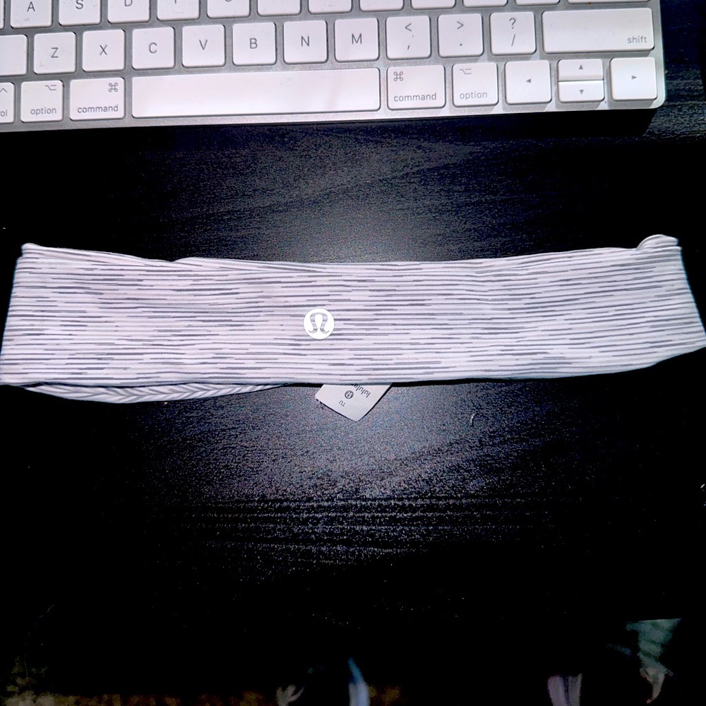 Lululemon Fly Away Tamer Headband